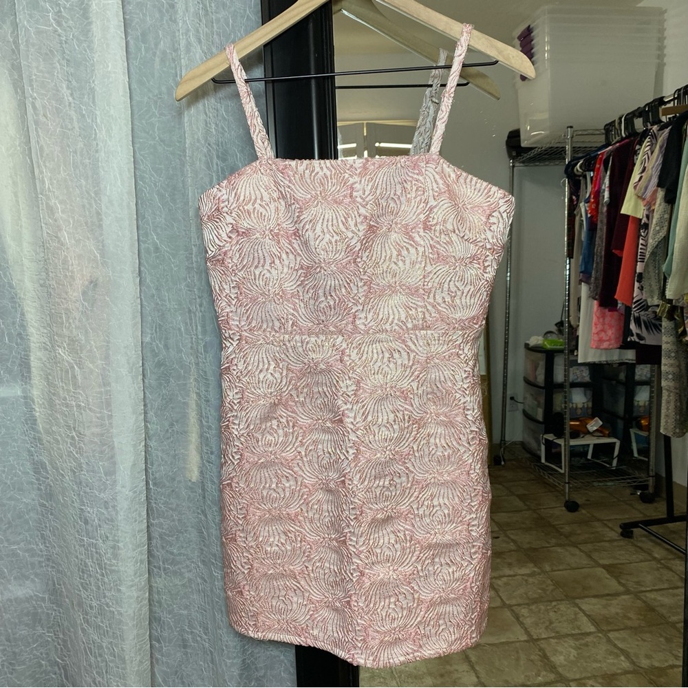 Forever 21 Women’s M Pink Metallic Textured Mini Dress